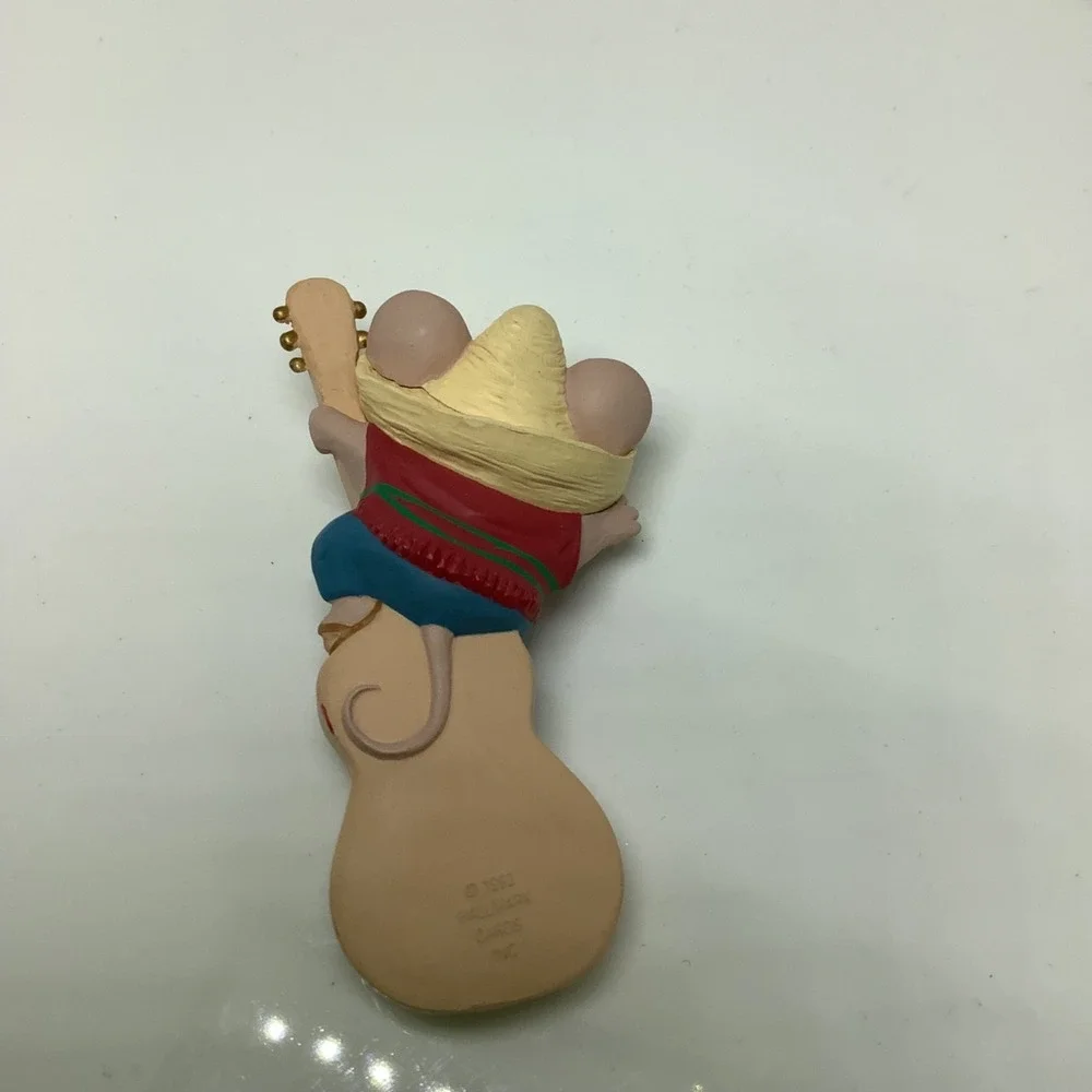 Hallmark Keepsake Feliz Navidad Mouse Guitar‎ Christmas Ornament 1992 Vintage